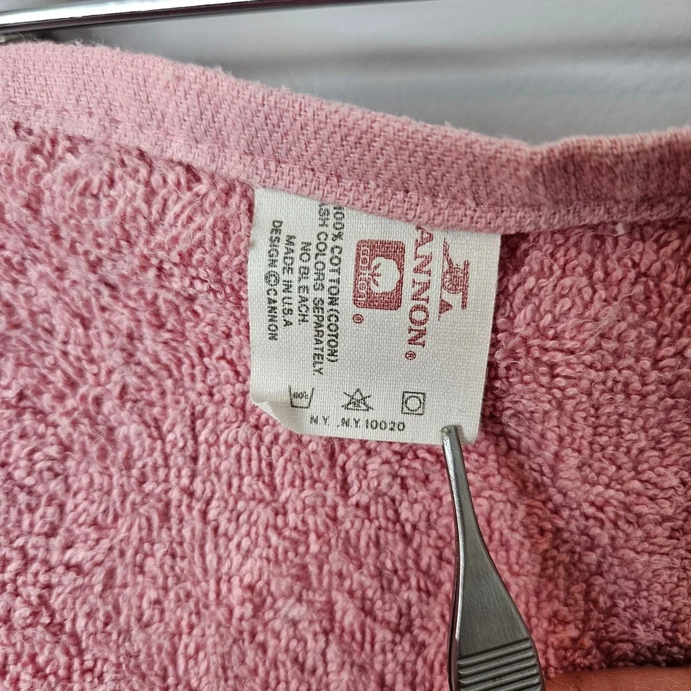 Vtg‎ Cannon Pink 100% Cotton Hand Towel Floral Applique Lace Trim Made in USA
